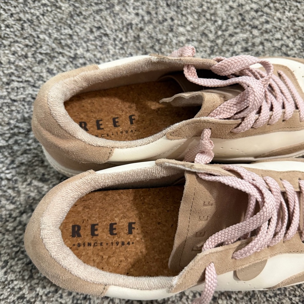 Reef Women's Lay Day Seas sneakers size 9.5 — blush pink and cream - Picture 3 of 6